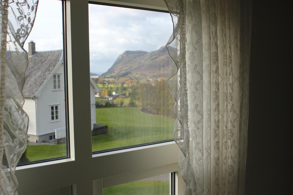 Hoiland Gard Gardshotellet Hjelmeland Kamer foto