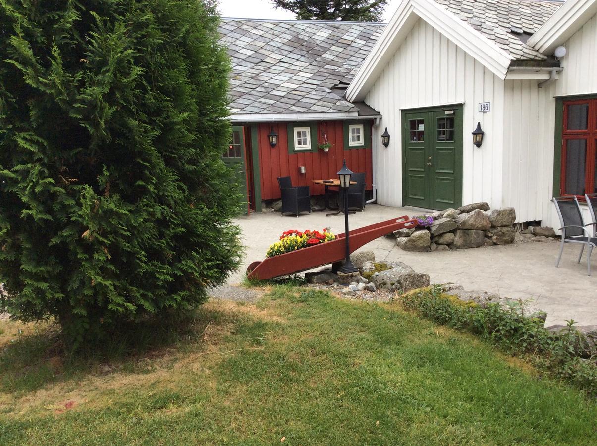 Hoiland Gard Gardshotellet Hjelmeland Buitenkant foto